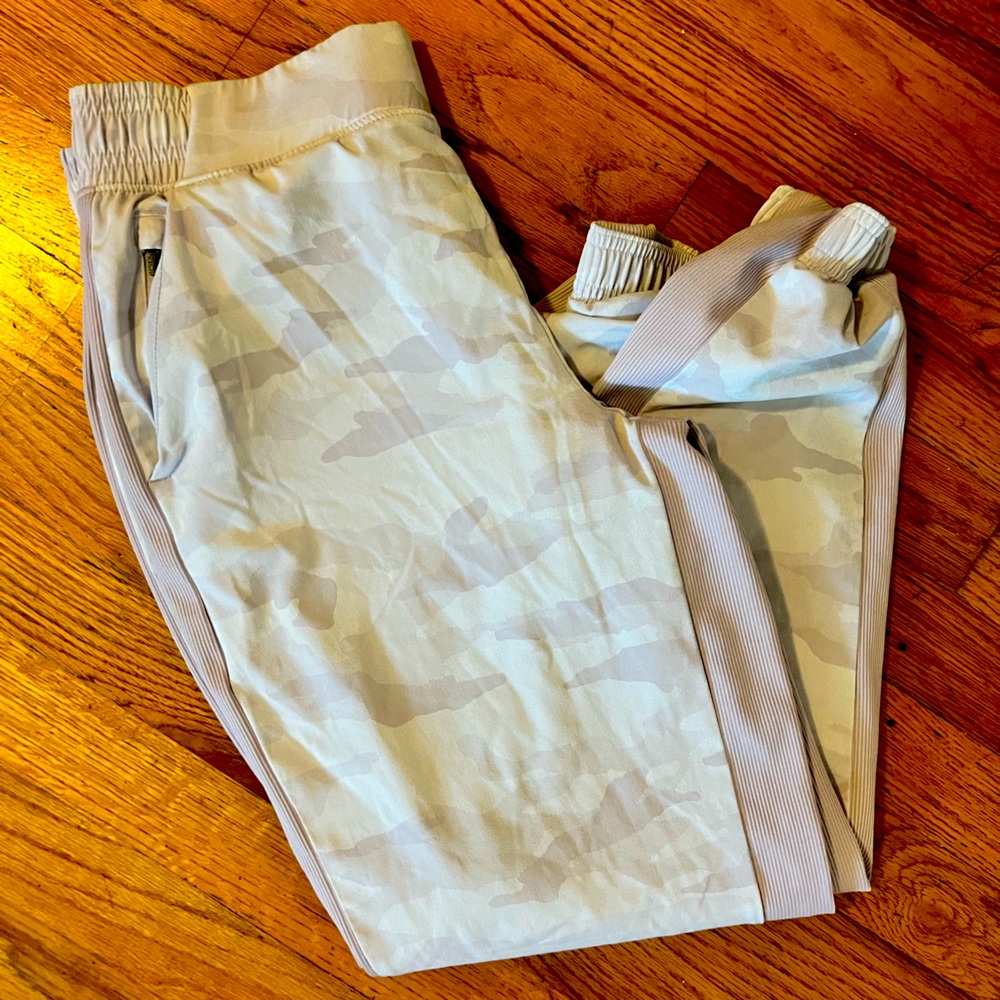 Athleta Brooklyn Lined Camo Jogger